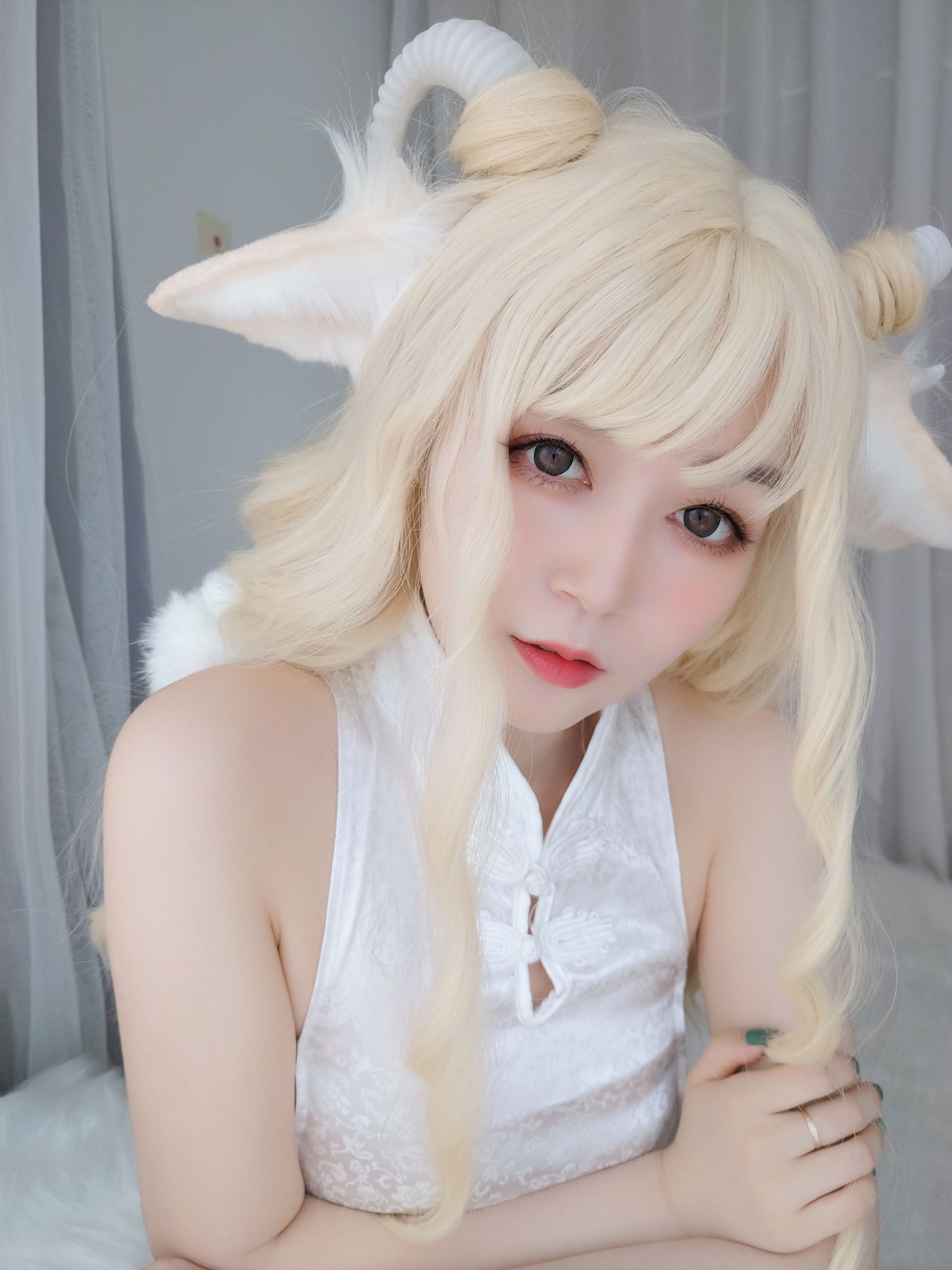 Coser小姐姐白银 – 白旗袍 Cosplay-第17张