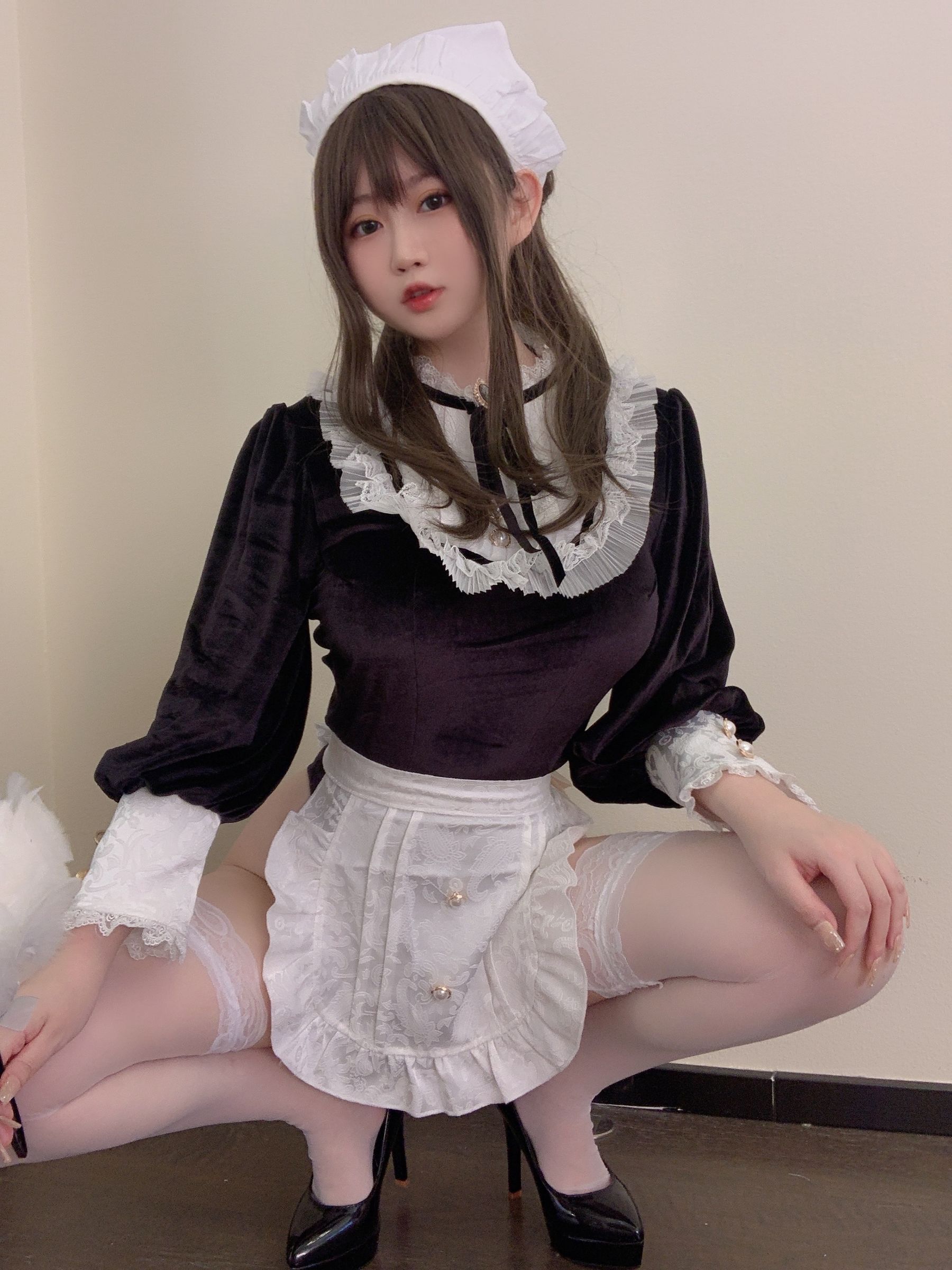 蜜桃少女是依酱呀 – 女仆馆长 Cosplay-第6张
