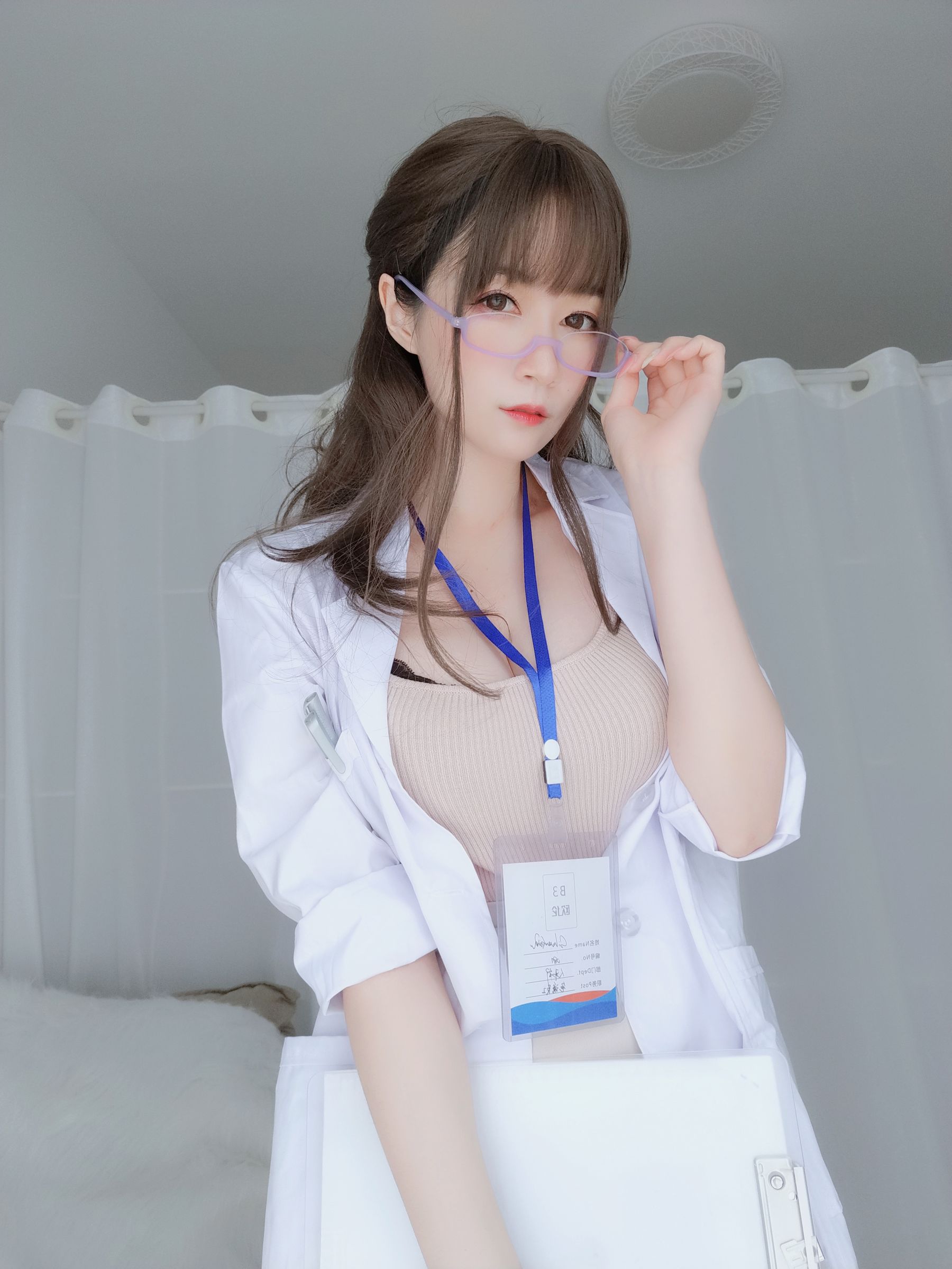 Coser小姐姐白银 – 私人医生 Cosplay-第12张