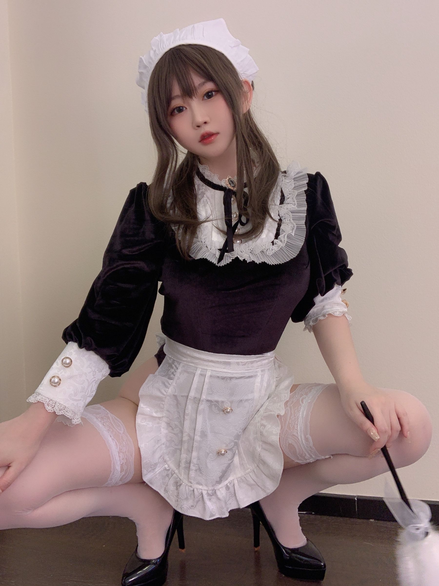 蜜桃少女是依酱呀 – 女仆馆长 Cosplay-第2张