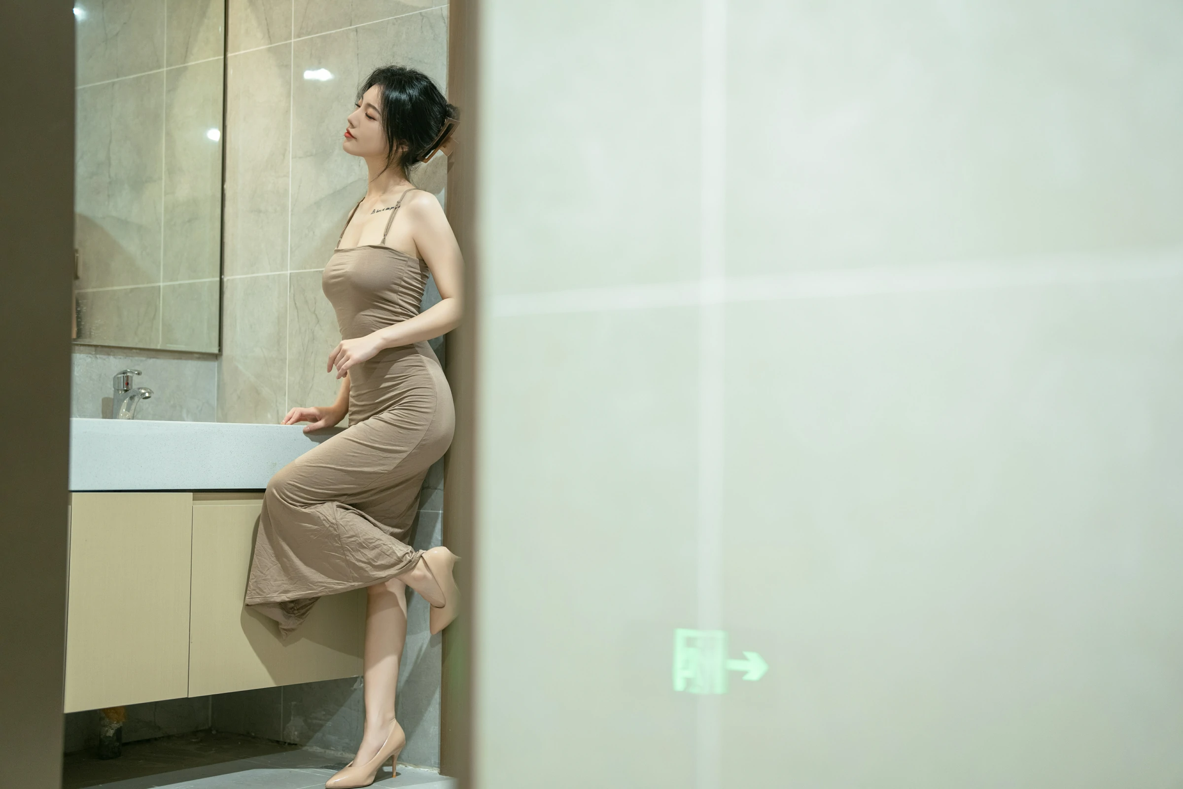 桃良阿宅 – 吊带裙 (公共厕所) Cosplay-第4张