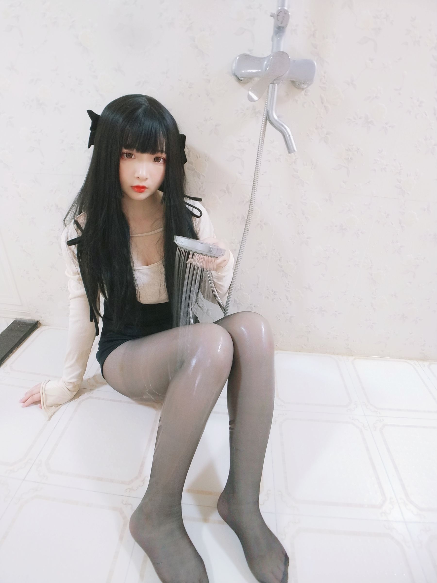 [Cosplay写真] 二次元美女古川kagura – 浴室湿身黑丝 Cosplay-第17张