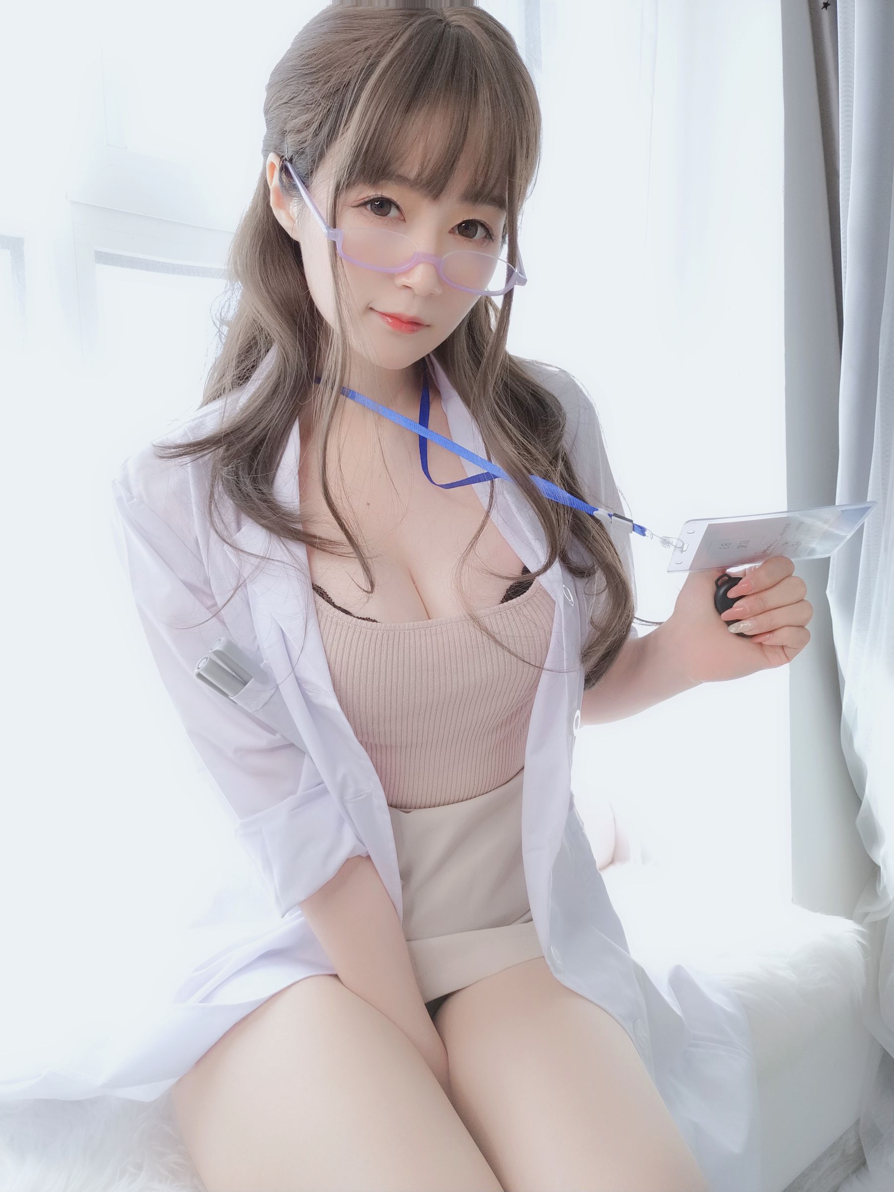 Coser小姐姐白银 – 私人医生 Cosplay-第30张