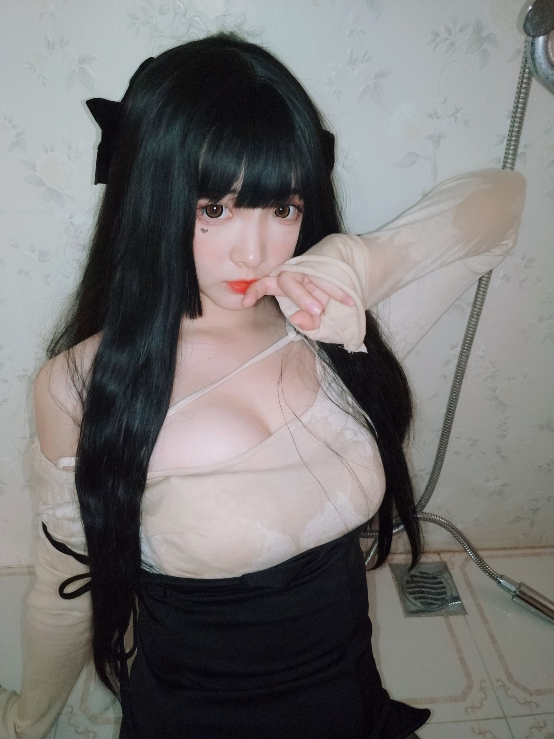 [Cosplay写真] 二次元美女古川kagura – 浴室湿身黑丝 Cosplay-第12张