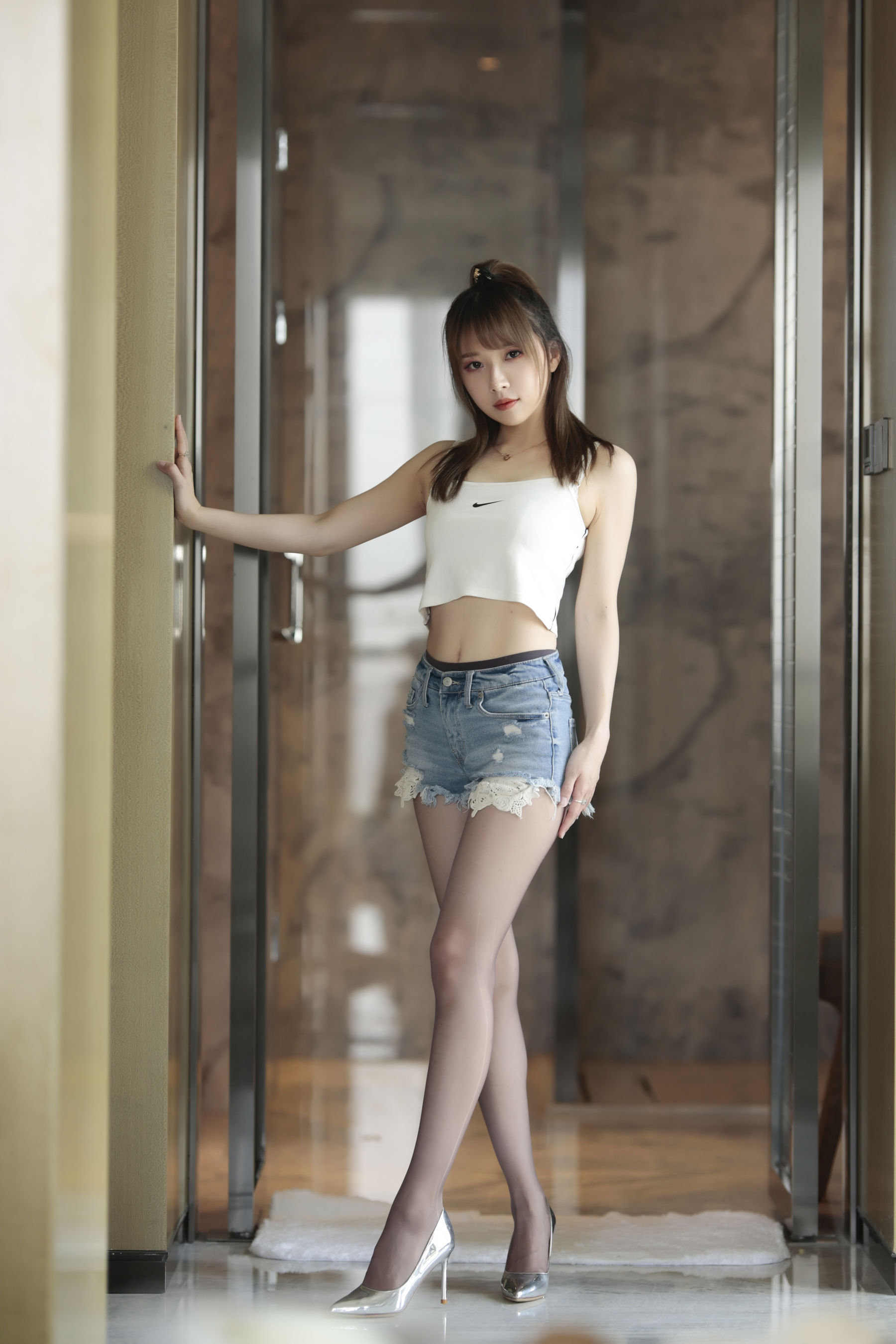 斗鱼主播小女巫露娜 – 牛仔小裤裤 Cosplay-第1张