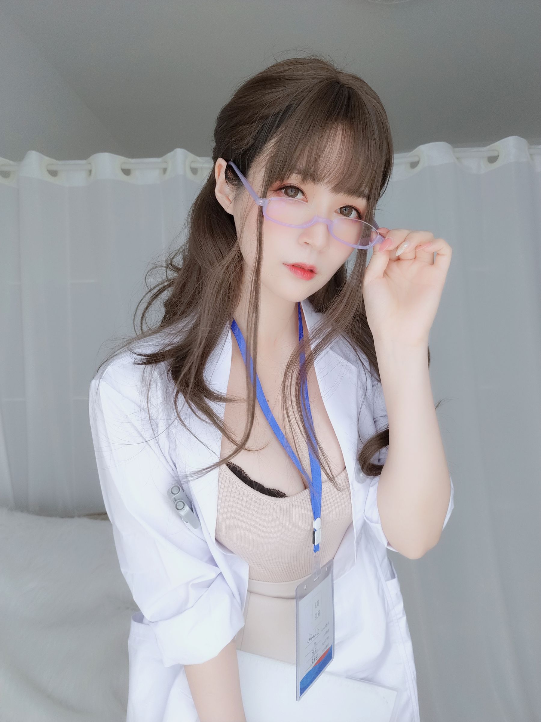 Coser小姐姐白银 – 私人医生 Cosplay-第31张