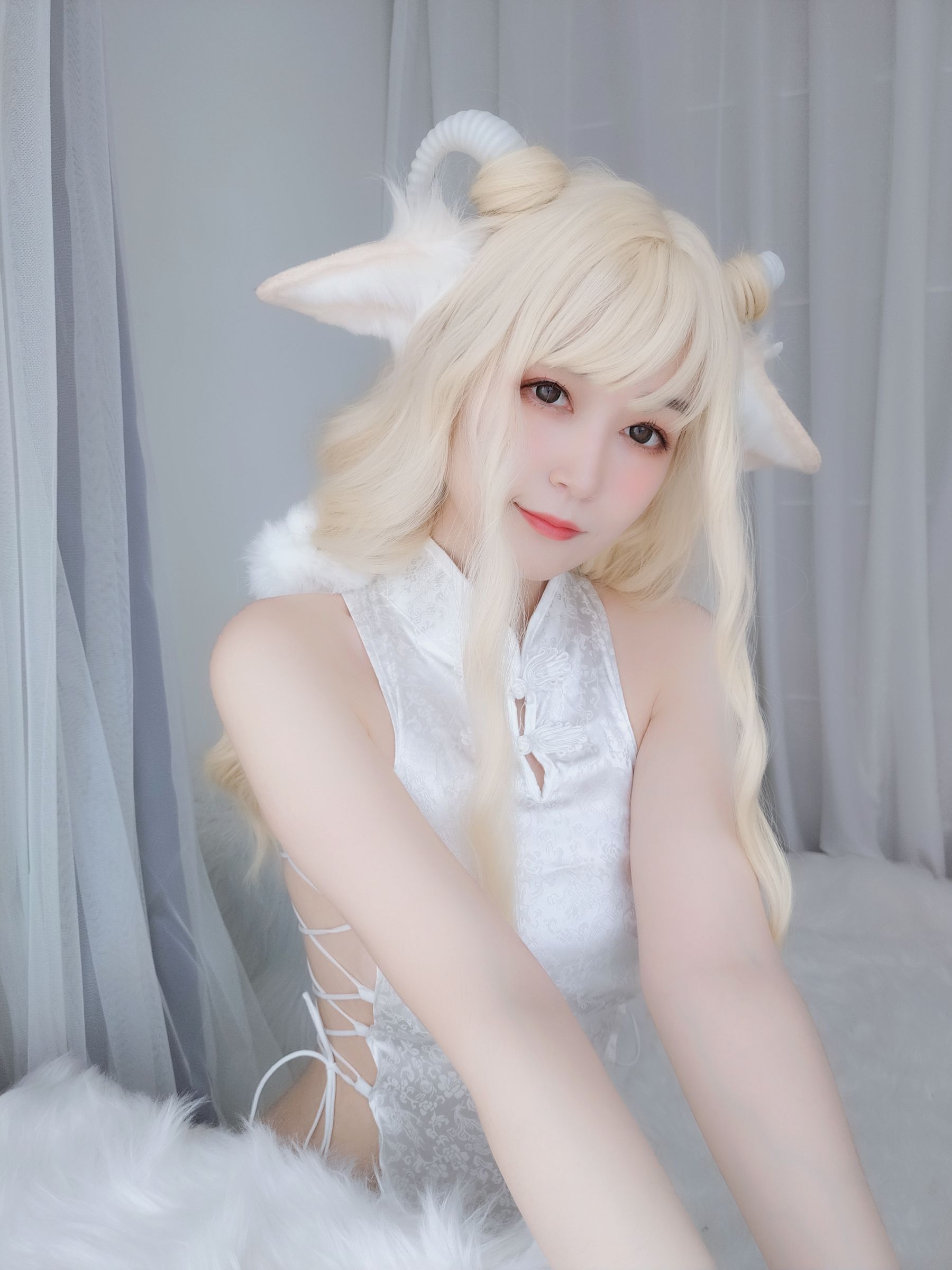 Coser小姐姐白银 – 白旗袍 Cosplay-第16张