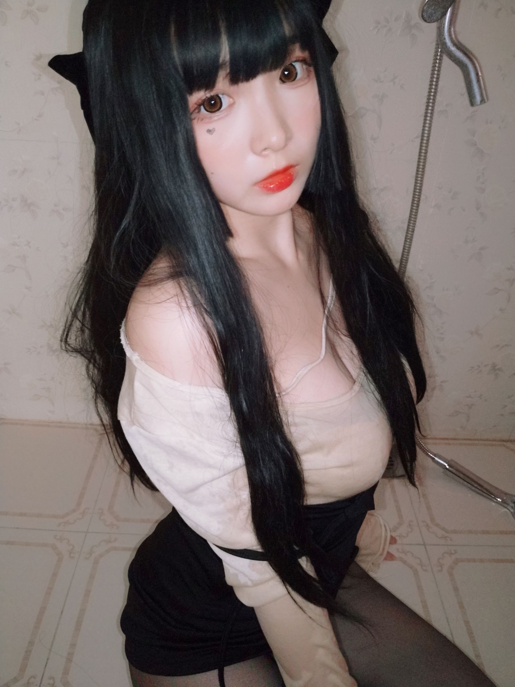 [Cosplay写真] 二次元美女古川kagura – 浴室湿身黑丝 Cosplay-第11张