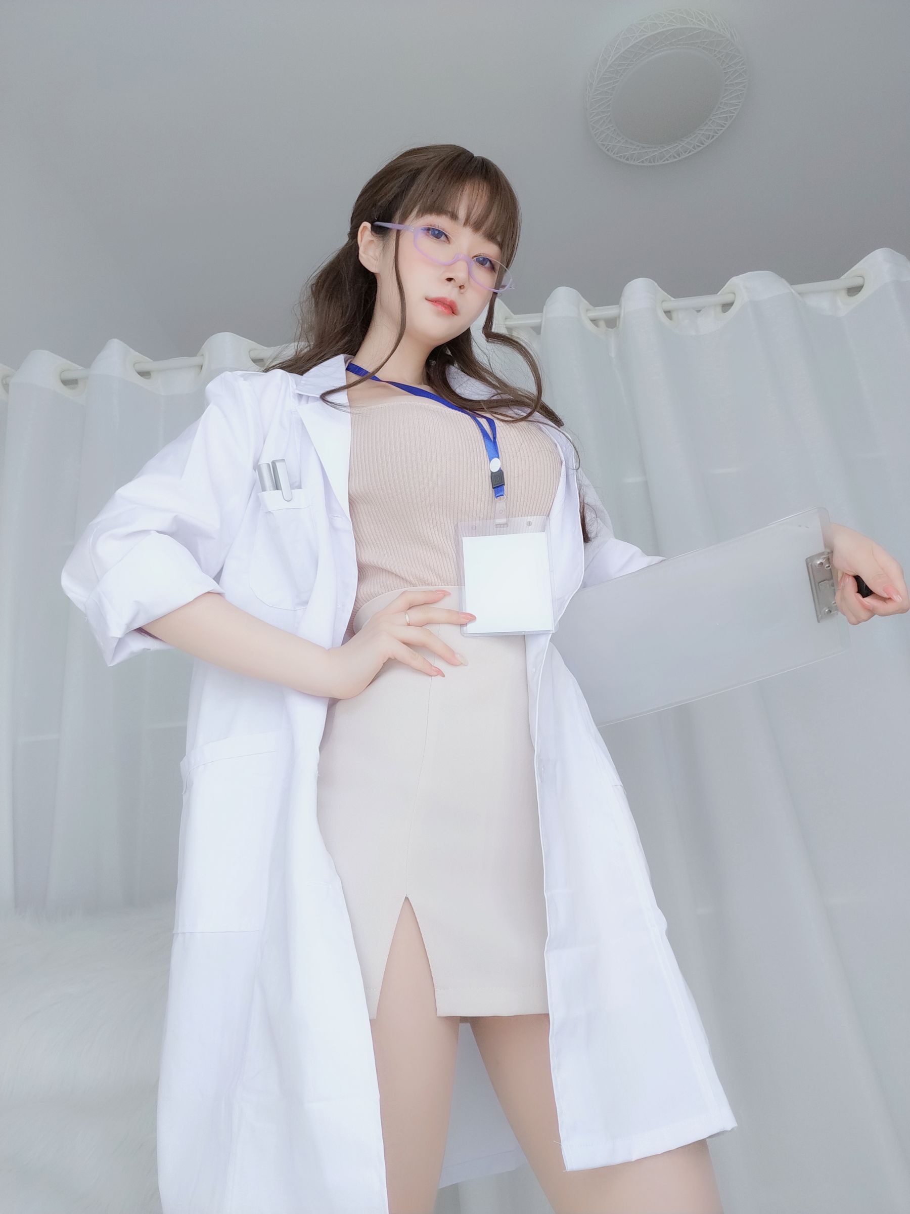 Coser小姐姐白银 – 私人医生 Cosplay-第25张