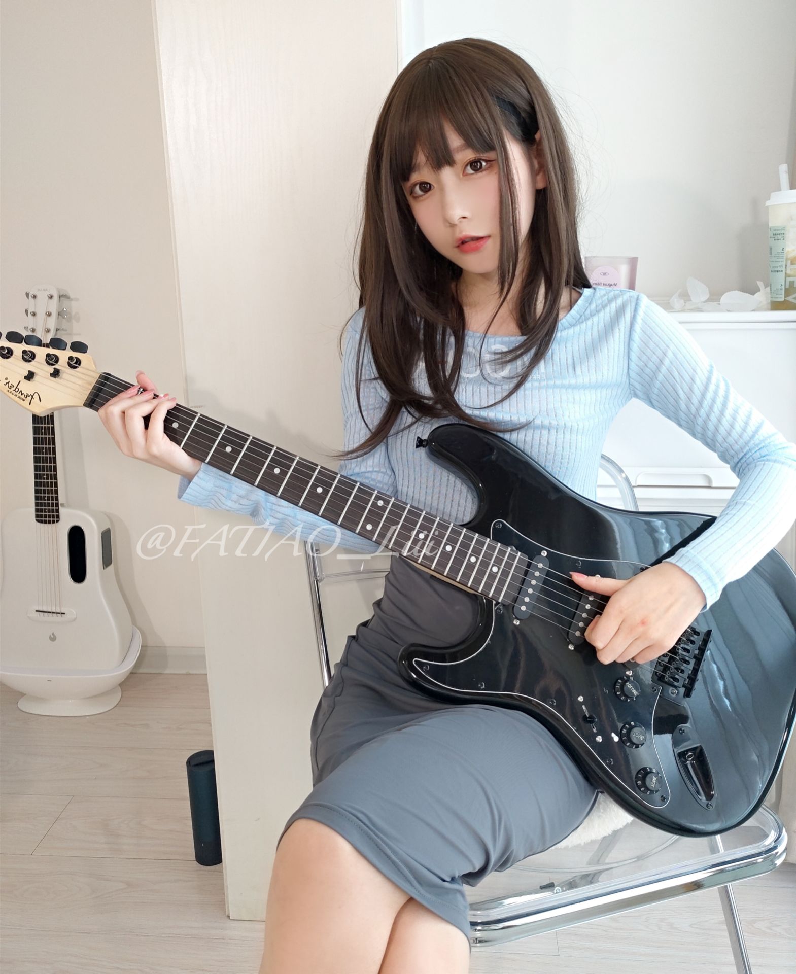 迷之呆梨(发条少女) – 吉他妹妹 Cosplay-第2张