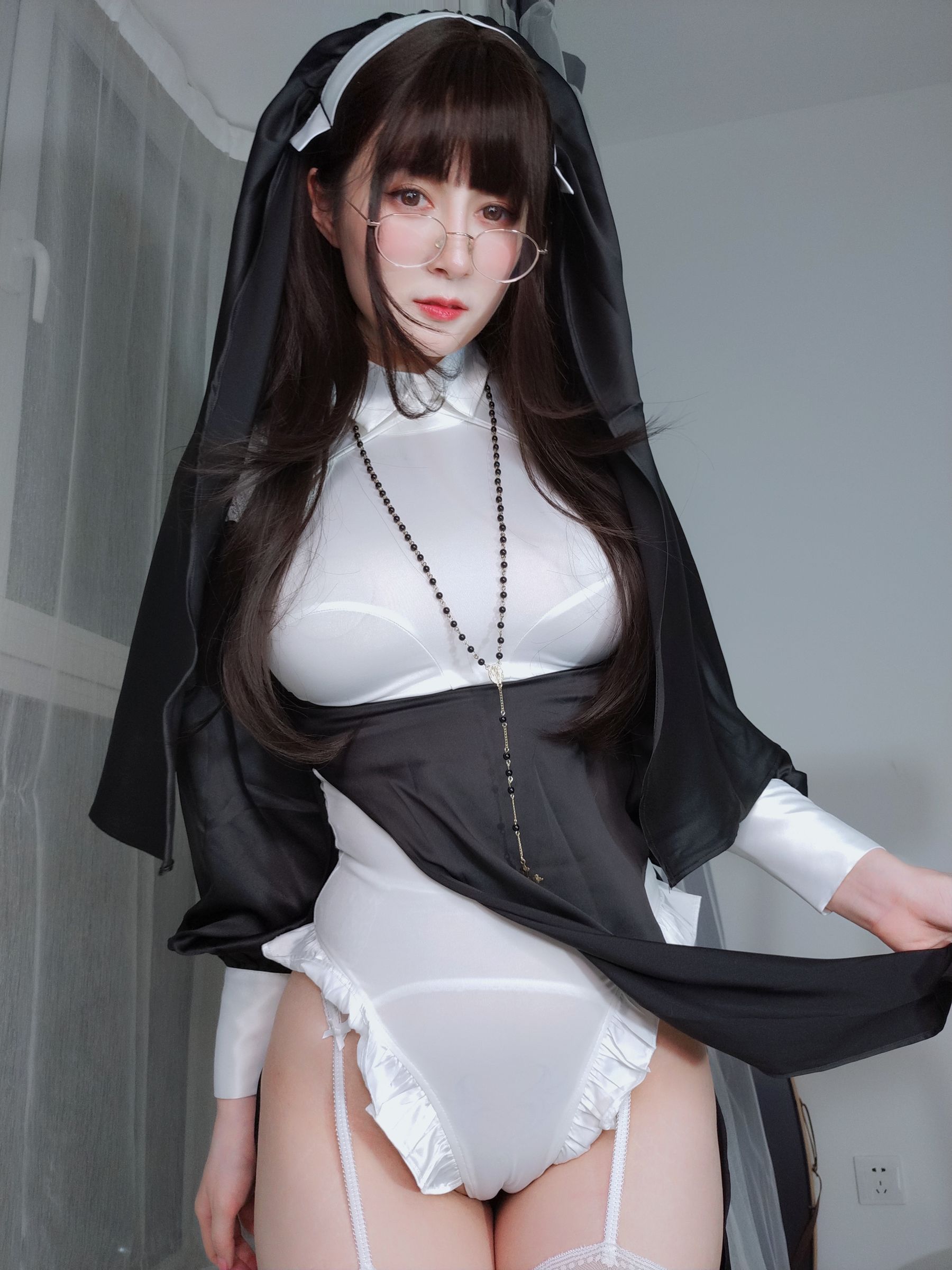 Coser小姐姐白银 – 修女 Cosplay-第93张