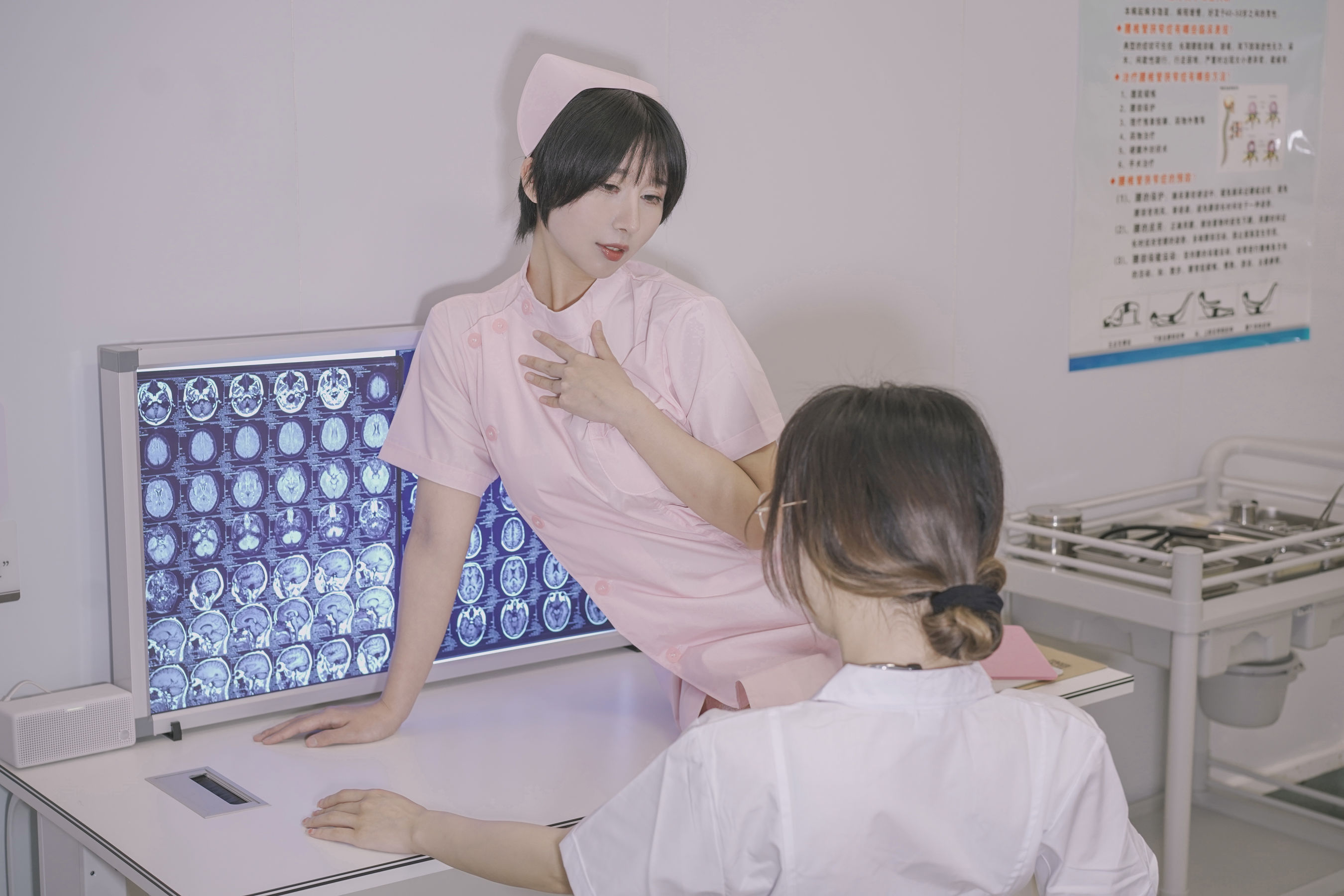 云溪溪奶桃桃 N47医护 Cosplay-第3张