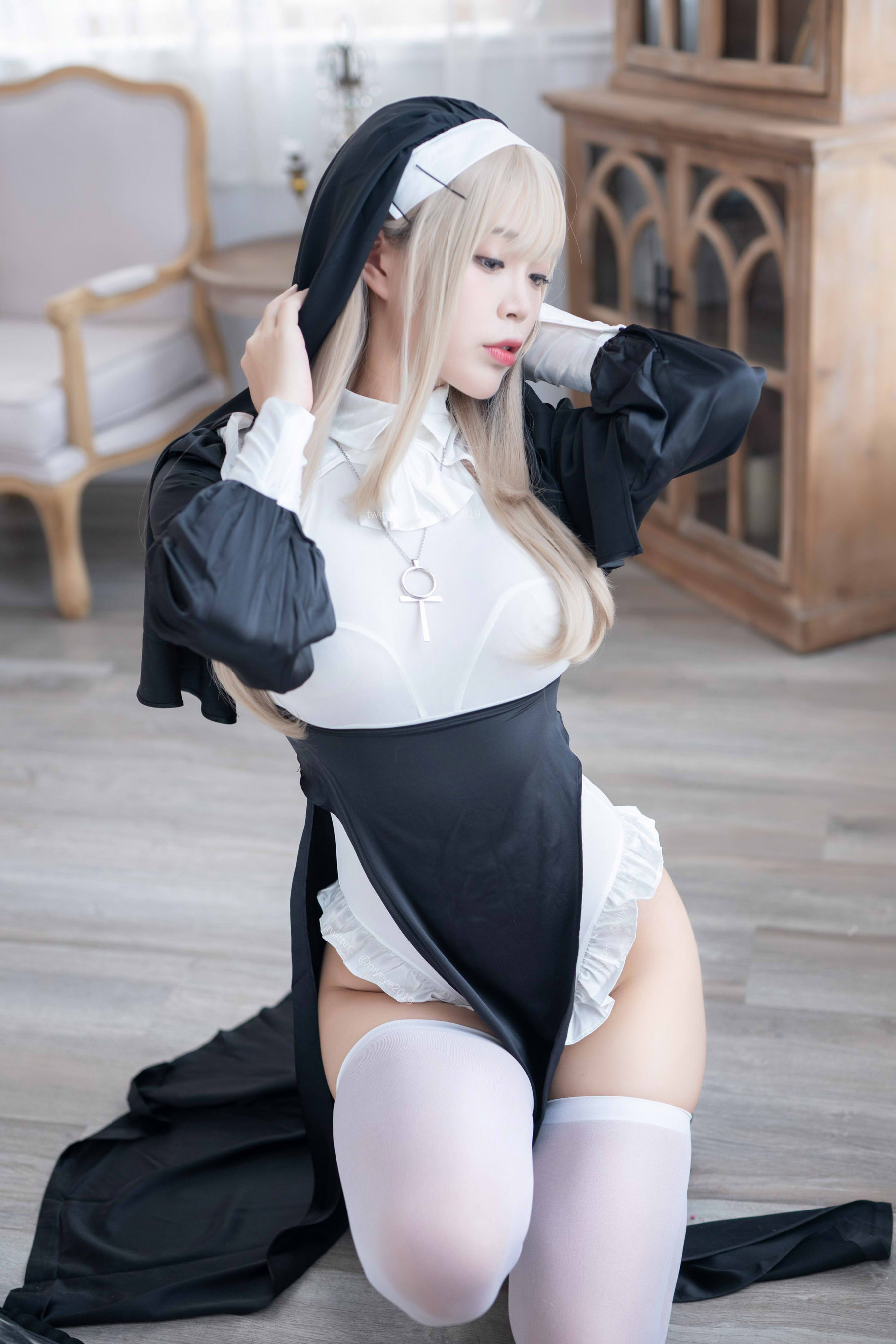 萌系小姐姐-白烨- – 禁x欲修女 Cosplay-第1张
