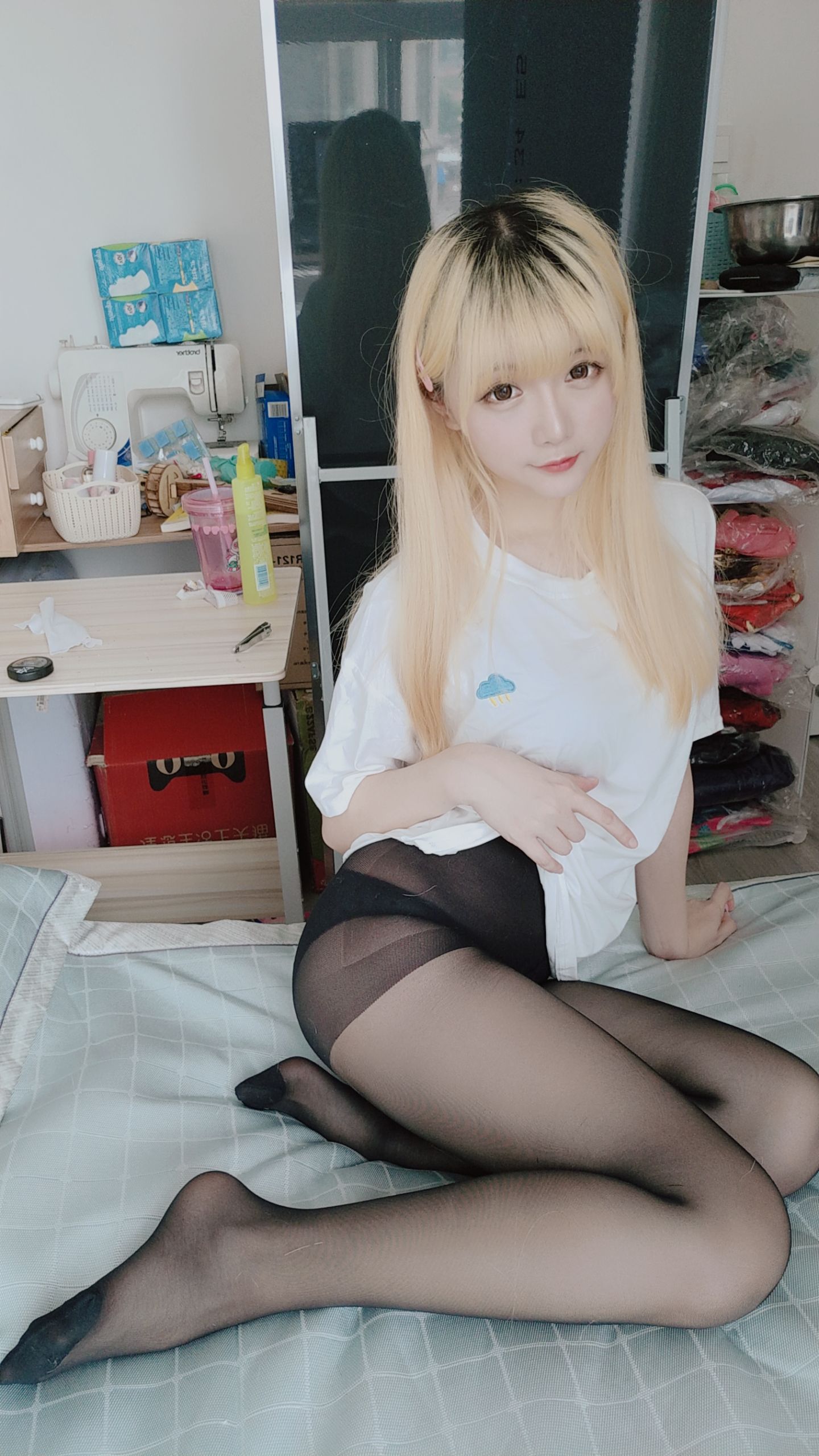 Coser小姐姐星之迟迟 白T恤 Cosplay-第1张