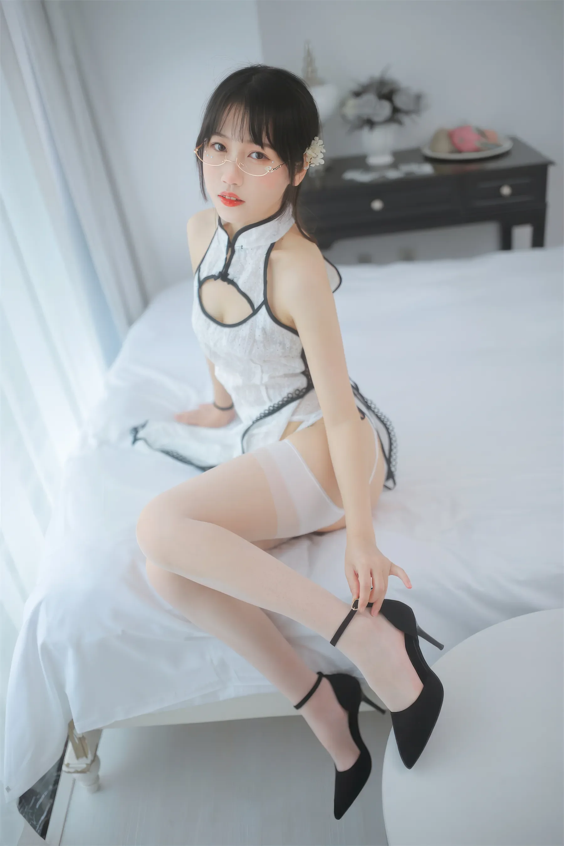 不呆猫 – 人妻白旗袍 Cosplay-第4张