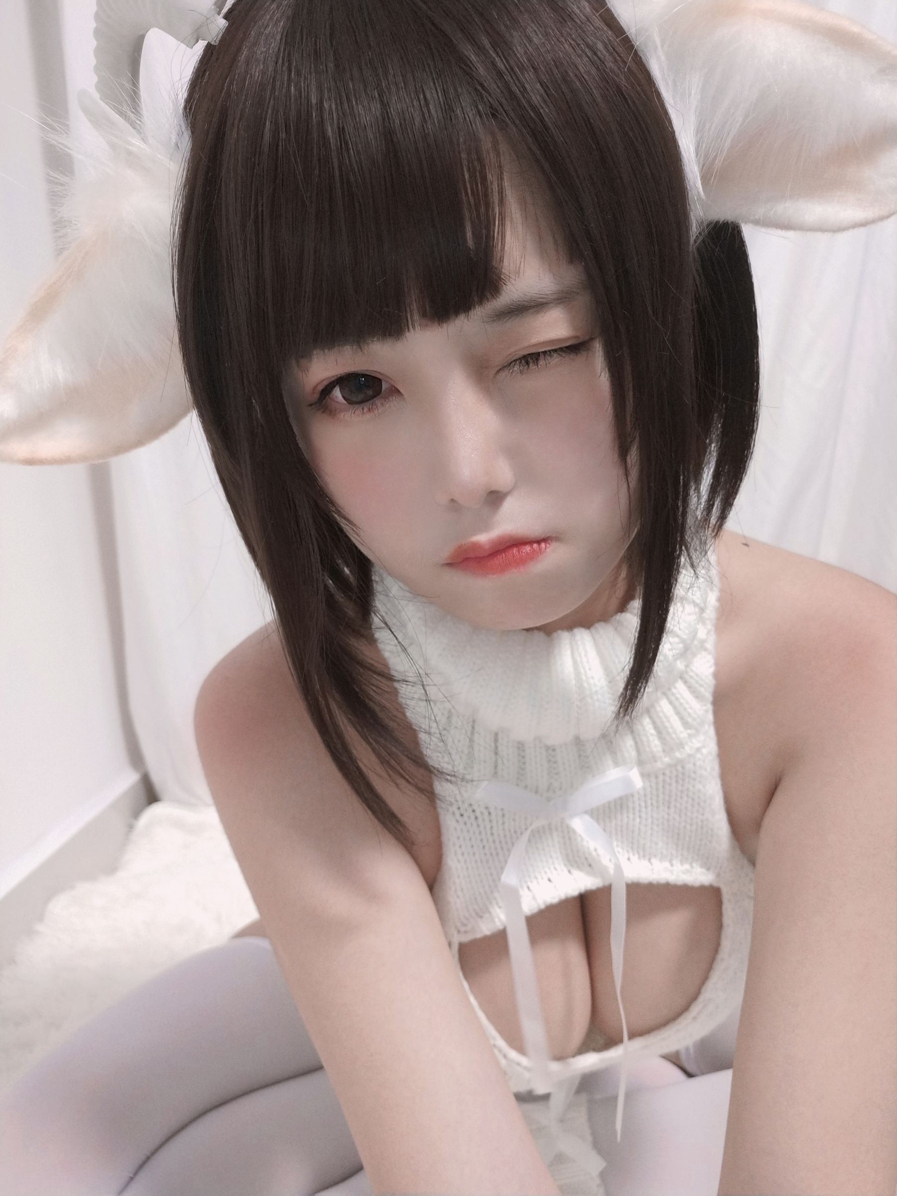 萌系小姐姐蜜汁猫裘 – 白丝毛衣 Cosplay-第4张