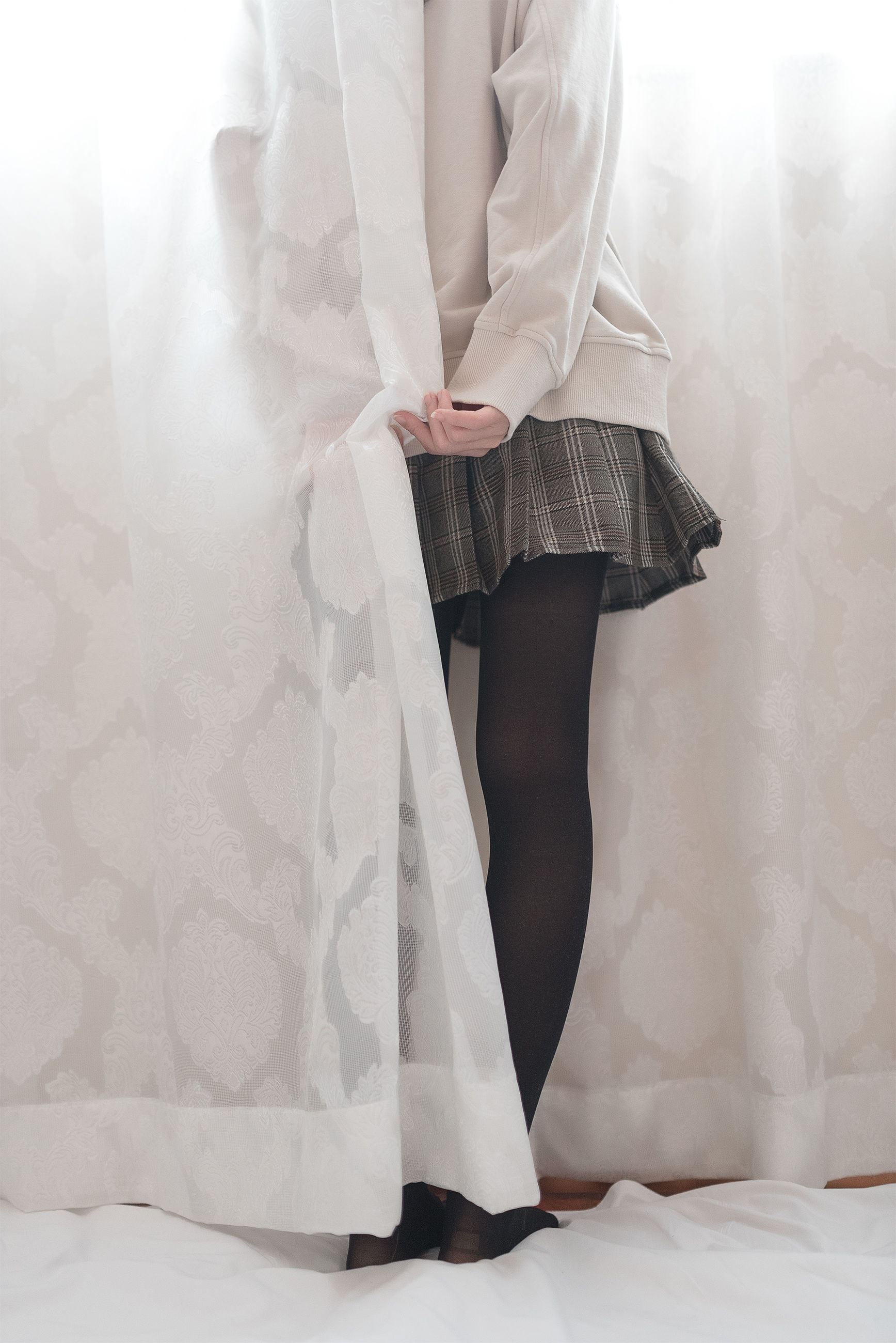 动漫博主九曲Jean 窗帘后的朦胧 Cosplay-第3张