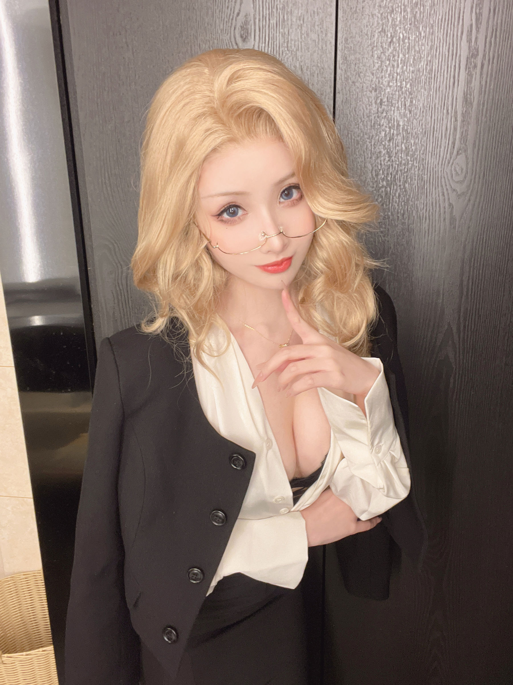 COS福利rioko凉凉子 – 女上司单人版 Cosplay-第21张