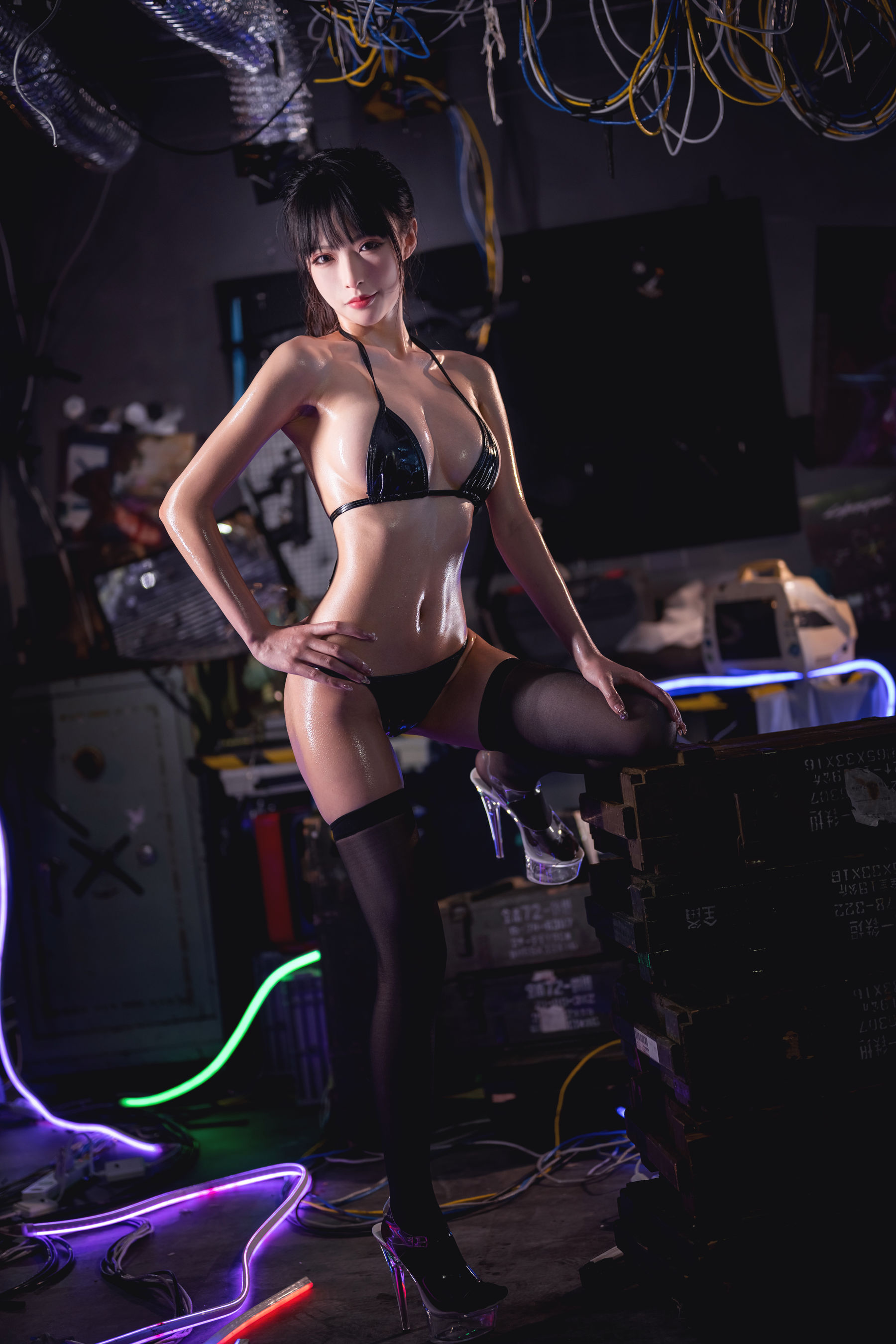 尤物清水由乃 – 抹油比基尼 Cosplay-第12张