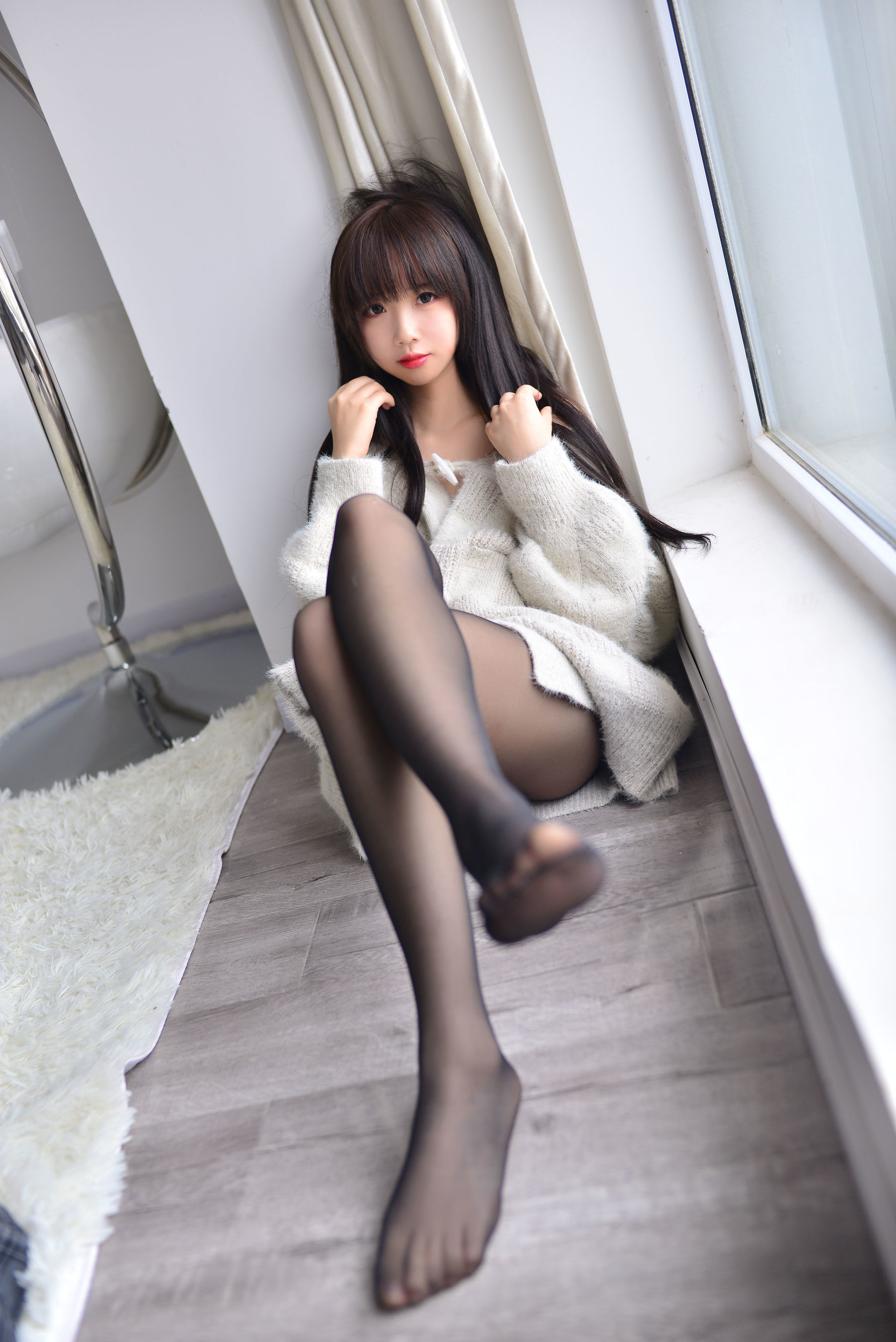 [萝莉COS] 雪琪 – 毛衣少女 Cosplay-第5张