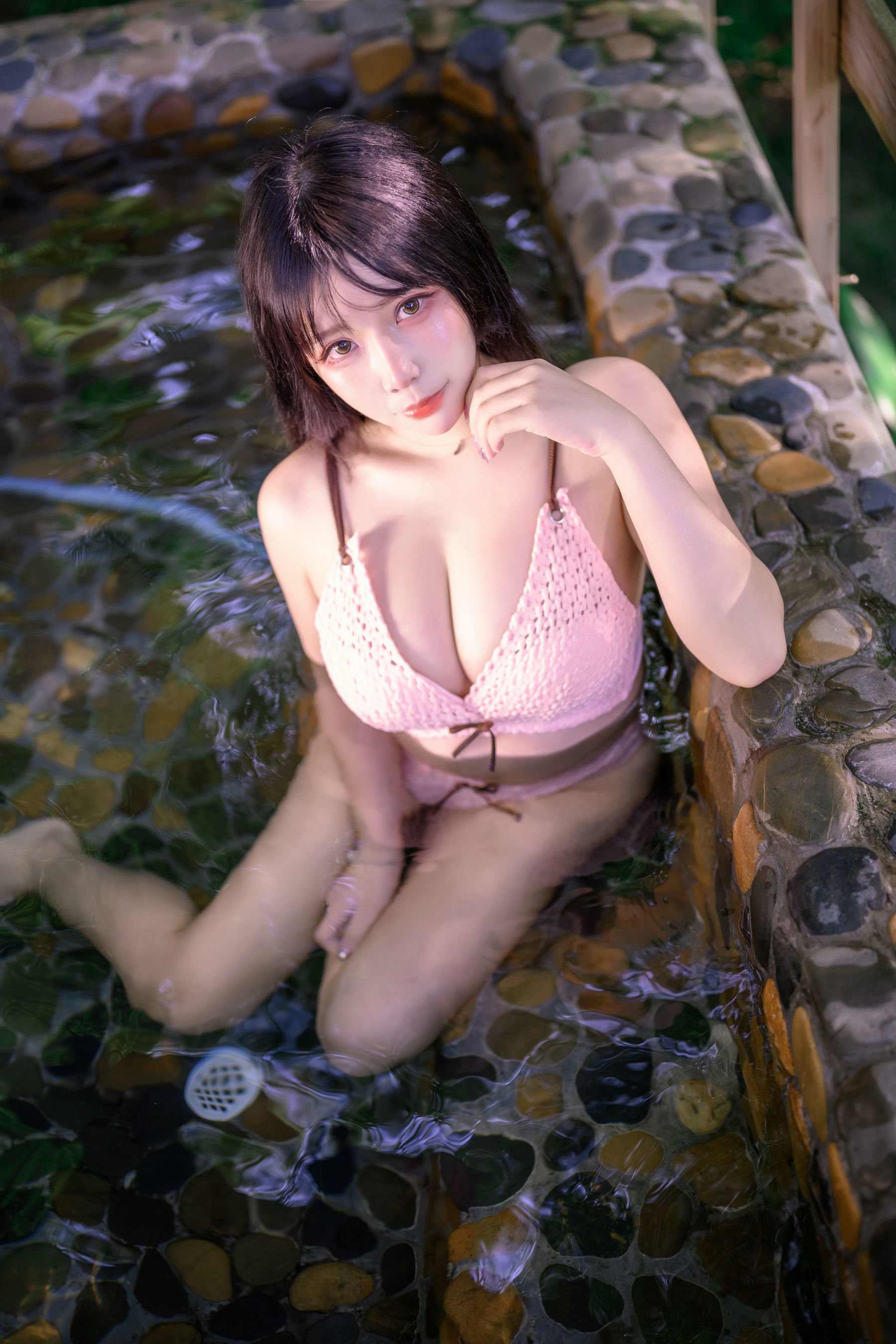 二次元妹子抱走莫子aa – 室外性感 Cosplay-第1张