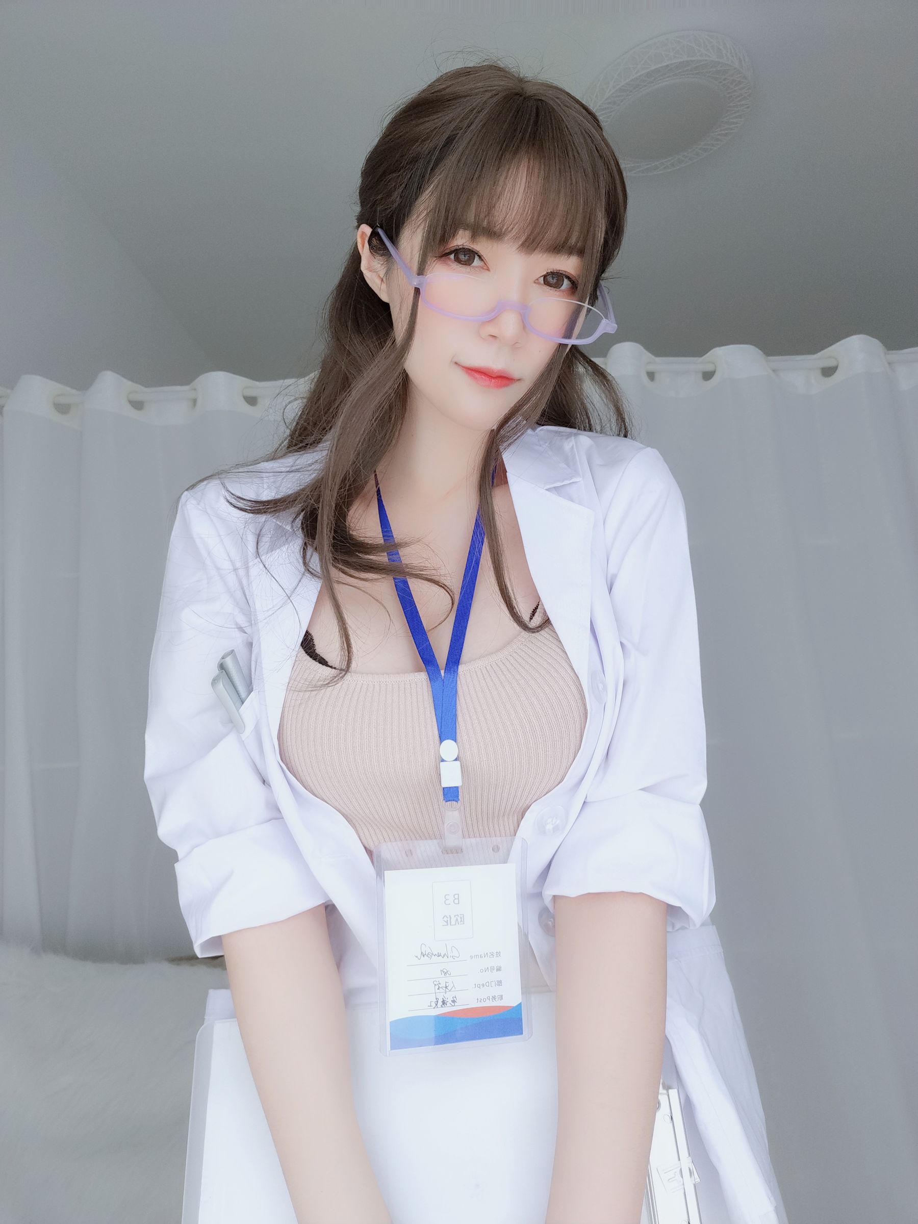 Coser小姐姐白银 – 私人医生 Cosplay-第29张