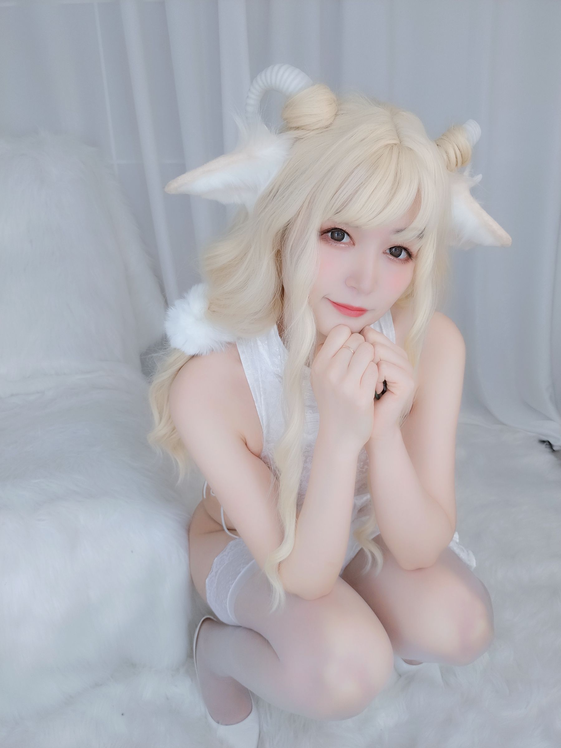 Coser小姐姐白银 – 白旗袍 Cosplay-第3张