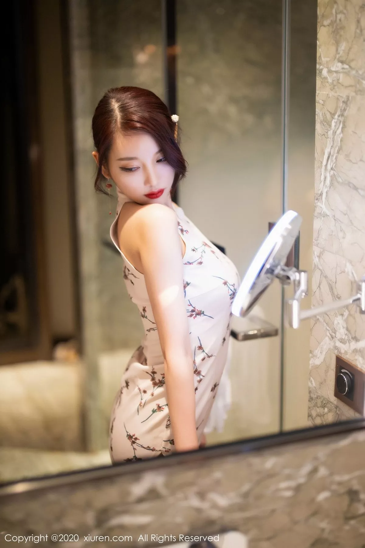 [XiuRen秀人网]第2487期杨晨晨写真  第2张-《94零社区》