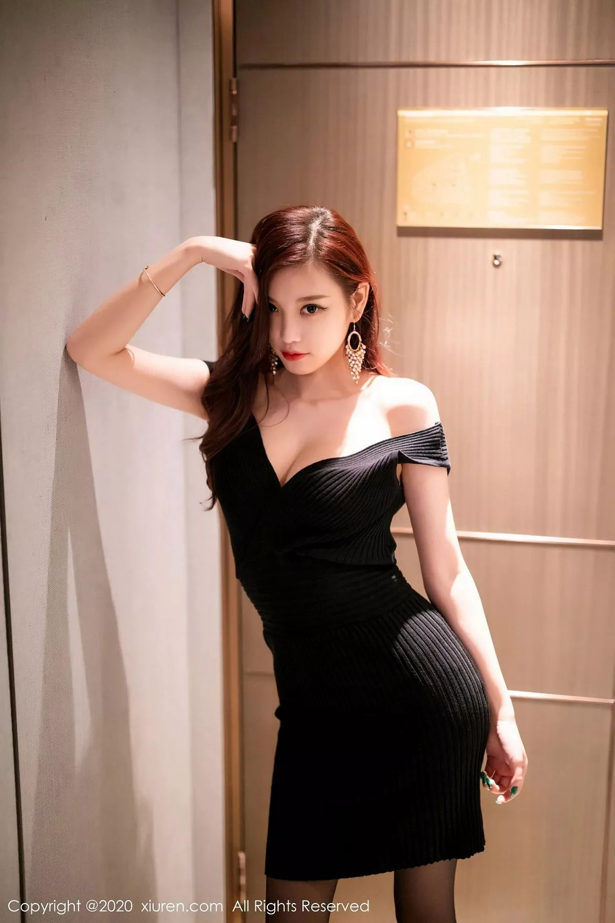 [XiuRen秀人网]第2704期杨晨晨写真  第2张-《94零社区》
