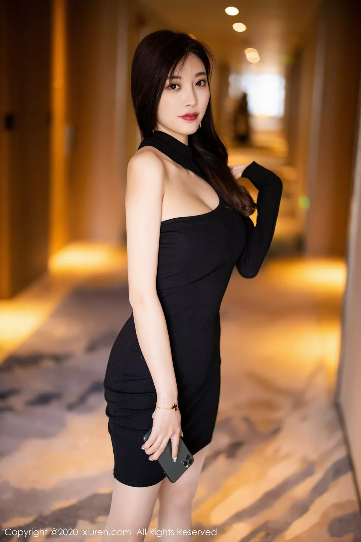 [XiuRen秀人网]第2733期杨晨晨写真  第2张-《94零社区》