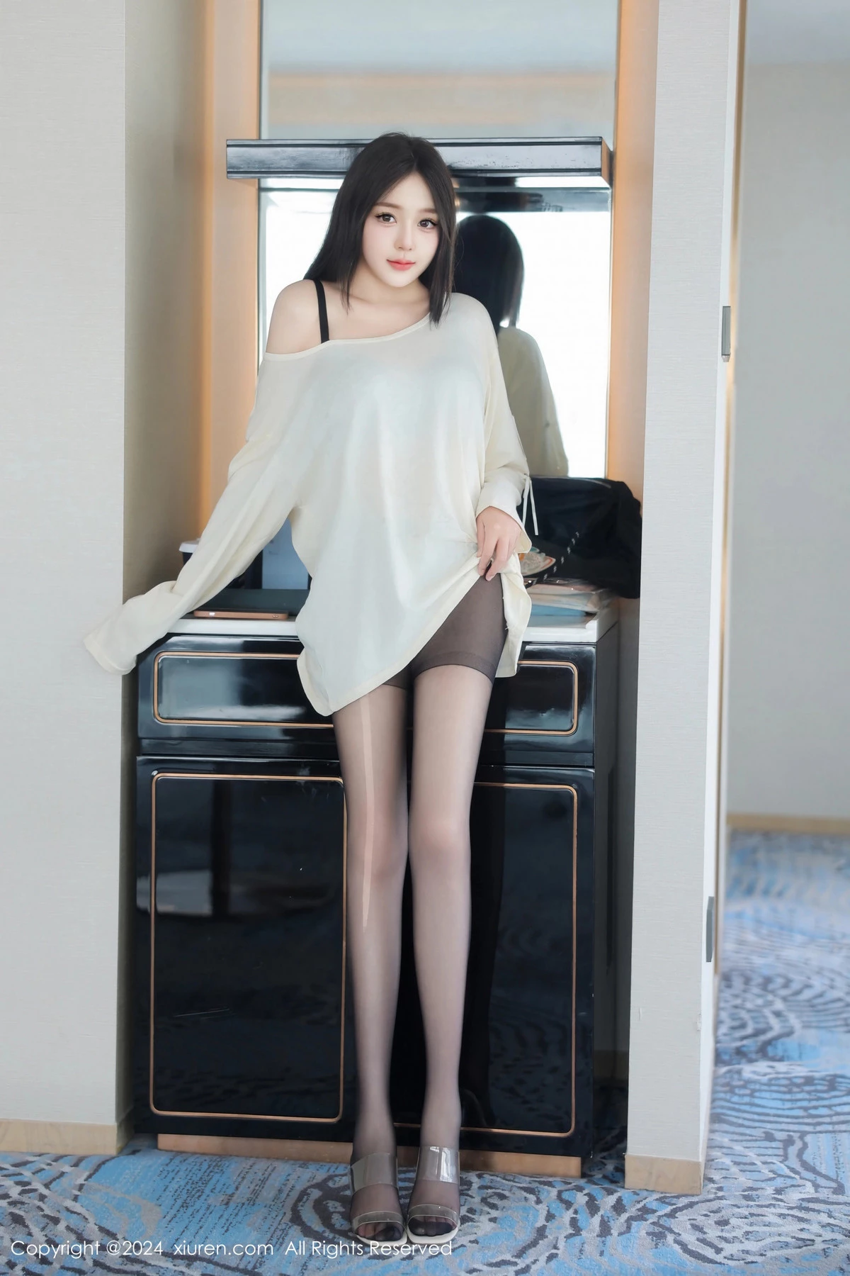 [XiuRen秀人网]第9089期柚柚小奶瓶写真  第1张-《94零社区》