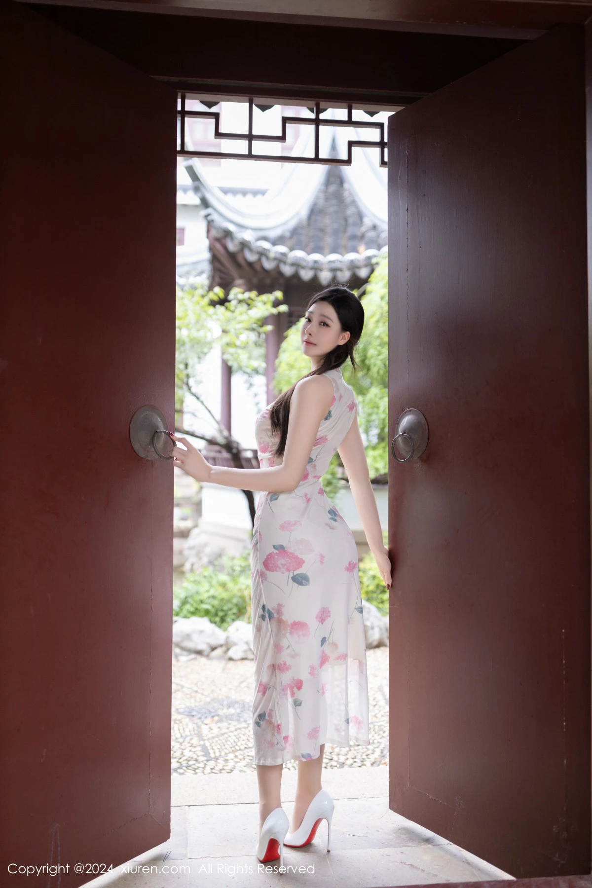 [XiuRen秀人网]第9087期小逗逗写真  第15张-《94零社区》